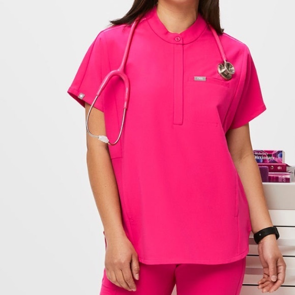 FIGS Montex Scrub Top NWT
LIMITED EDITION STYLE
CLASSIC
ICONIC Shocking Pink - Picture 4 of 7